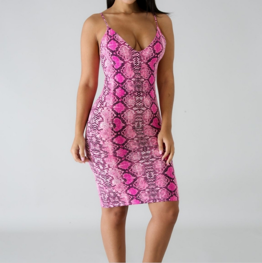 🆕️• Snake Print Pink Midi Dress •